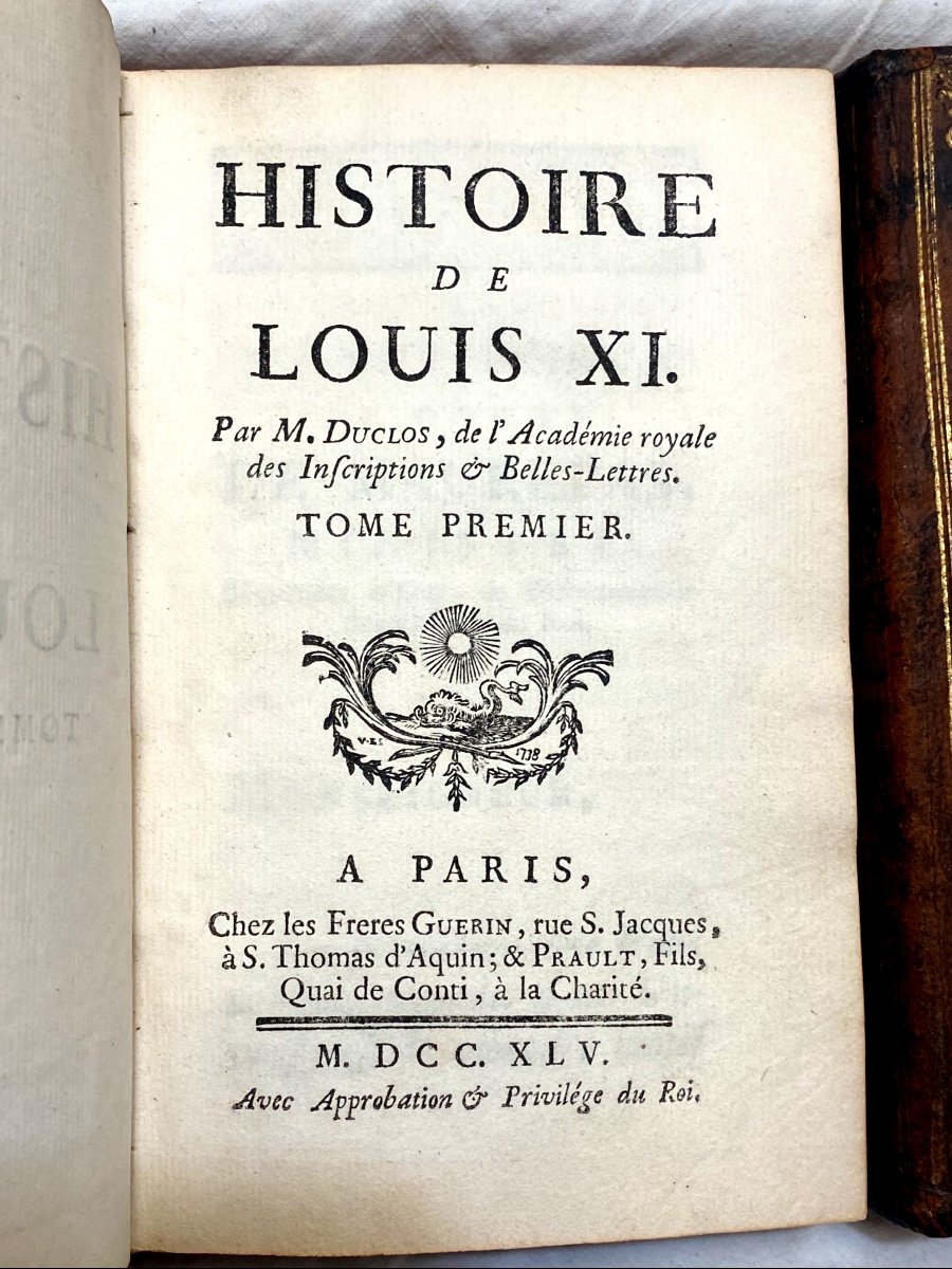 Intéressante "histoire De Louis XI"  Trois Beaux Volumes In 12 Armes Sur Les Plats De Mr Duclos-photo-3