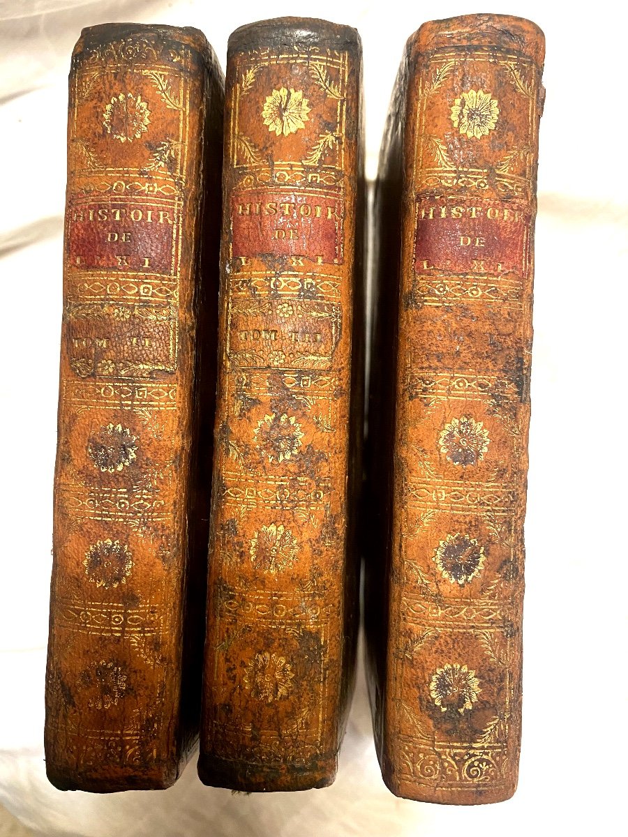 Intéressante "histoire De Louis XI"  Trois Beaux Volumes In 12 Armes Sur Les Plats De Mr Duclos-photo-4