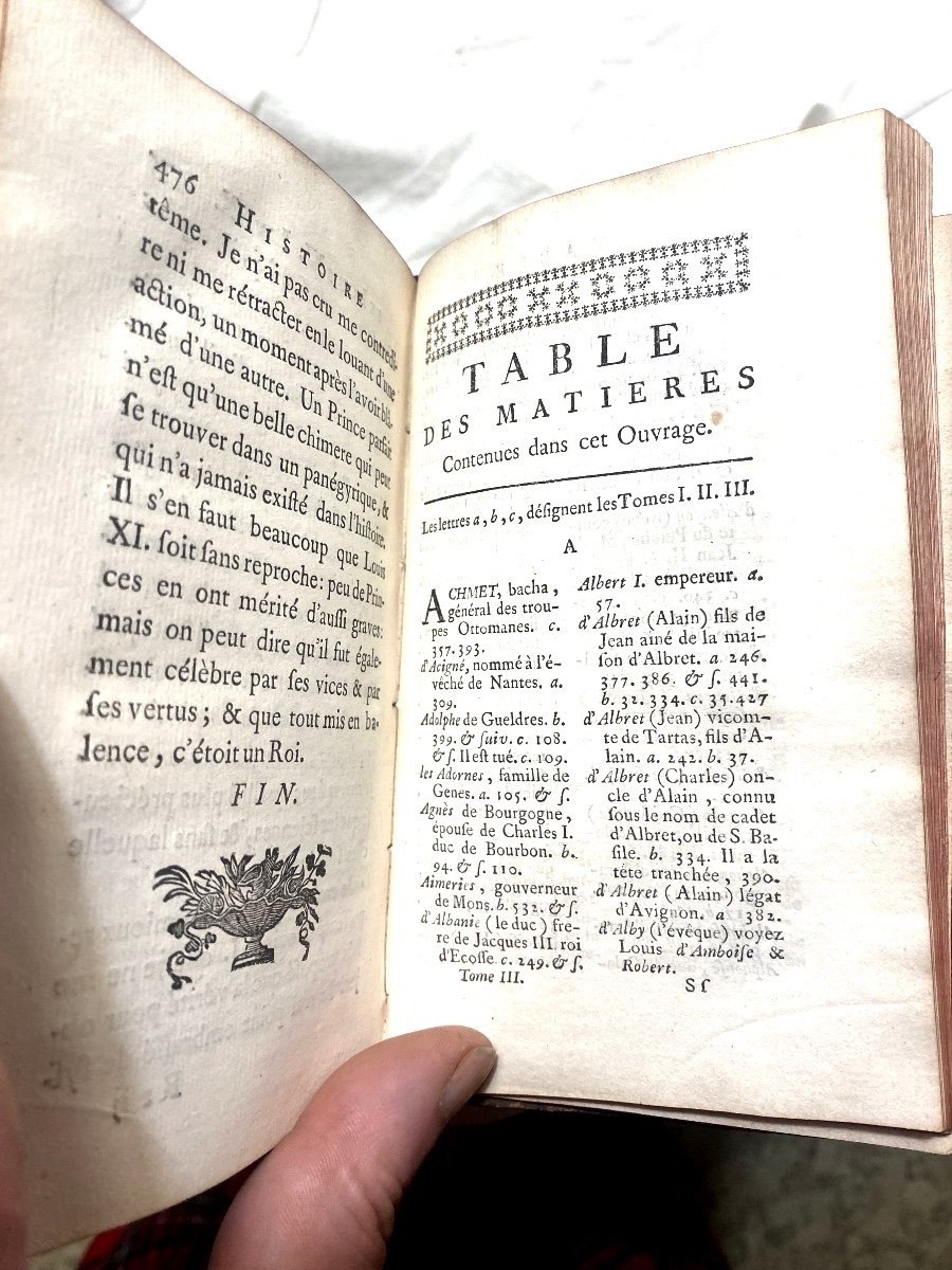 Belle "histoire De Louis XI" En 3vol. In 12, Aux Armes Sur Les Plats Par M. Duclos . Paris 1745-photo-5