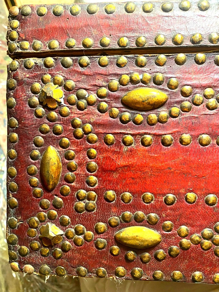  Coffret à Courrier d'époque Louis XIV, En Maroquin Rouge Décoré De Clous Et Tête De Grotesque -photo-5