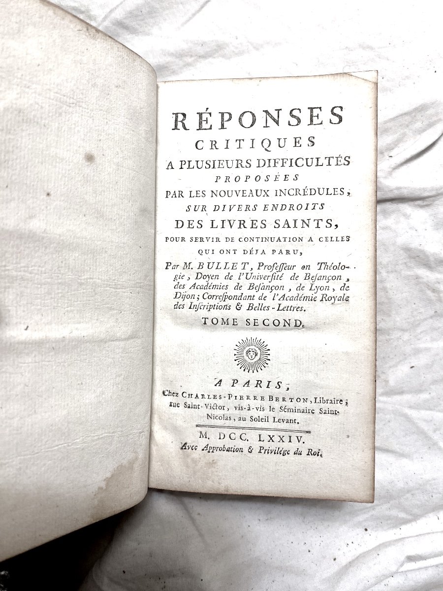 Beau Volume In 12 De 1774 Aux Armes d'Archevêque : Réponses Critiques Sur Plusieurs Difficultés-photo-1