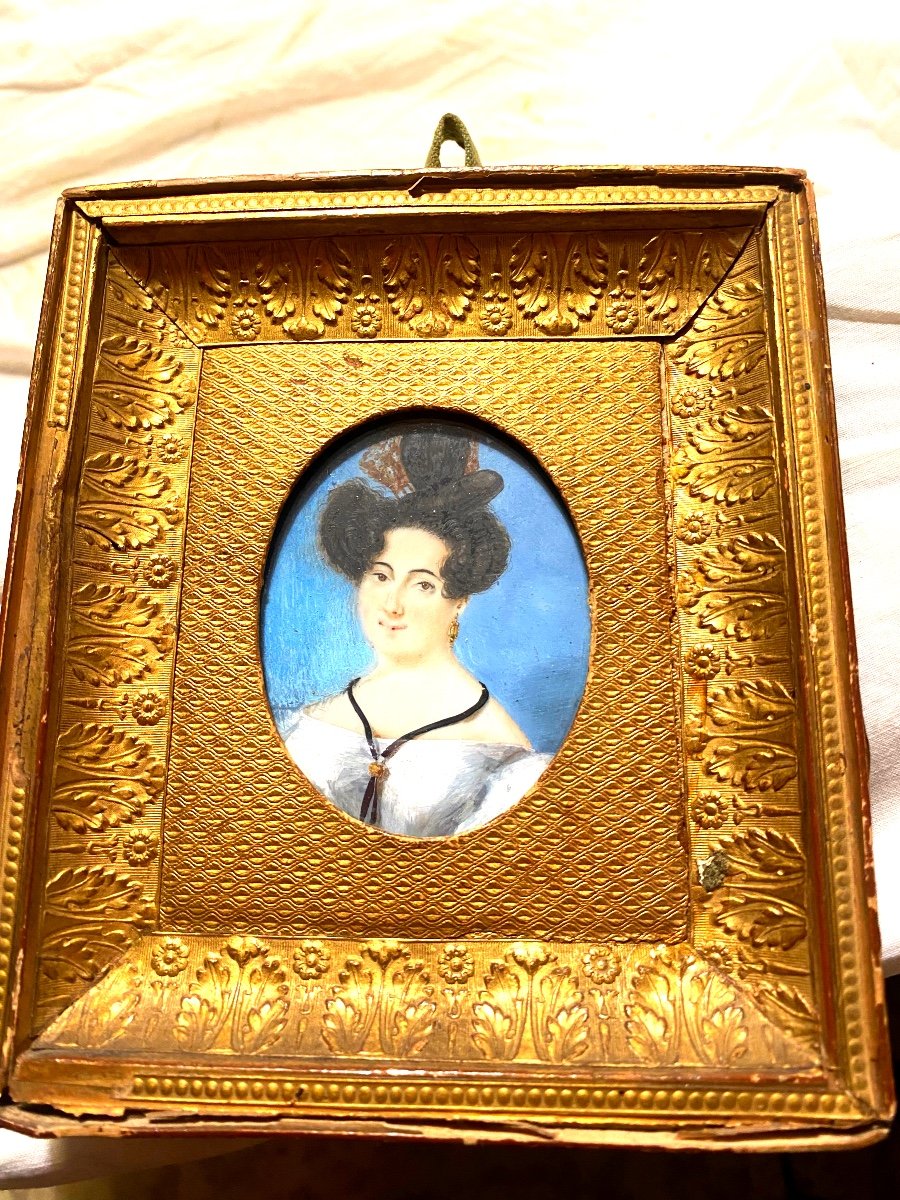 Miniature Portrait Of A "lady Of Quality" From The Restoration Period In Its Pretty Embossed Gilded Frame-photo-4