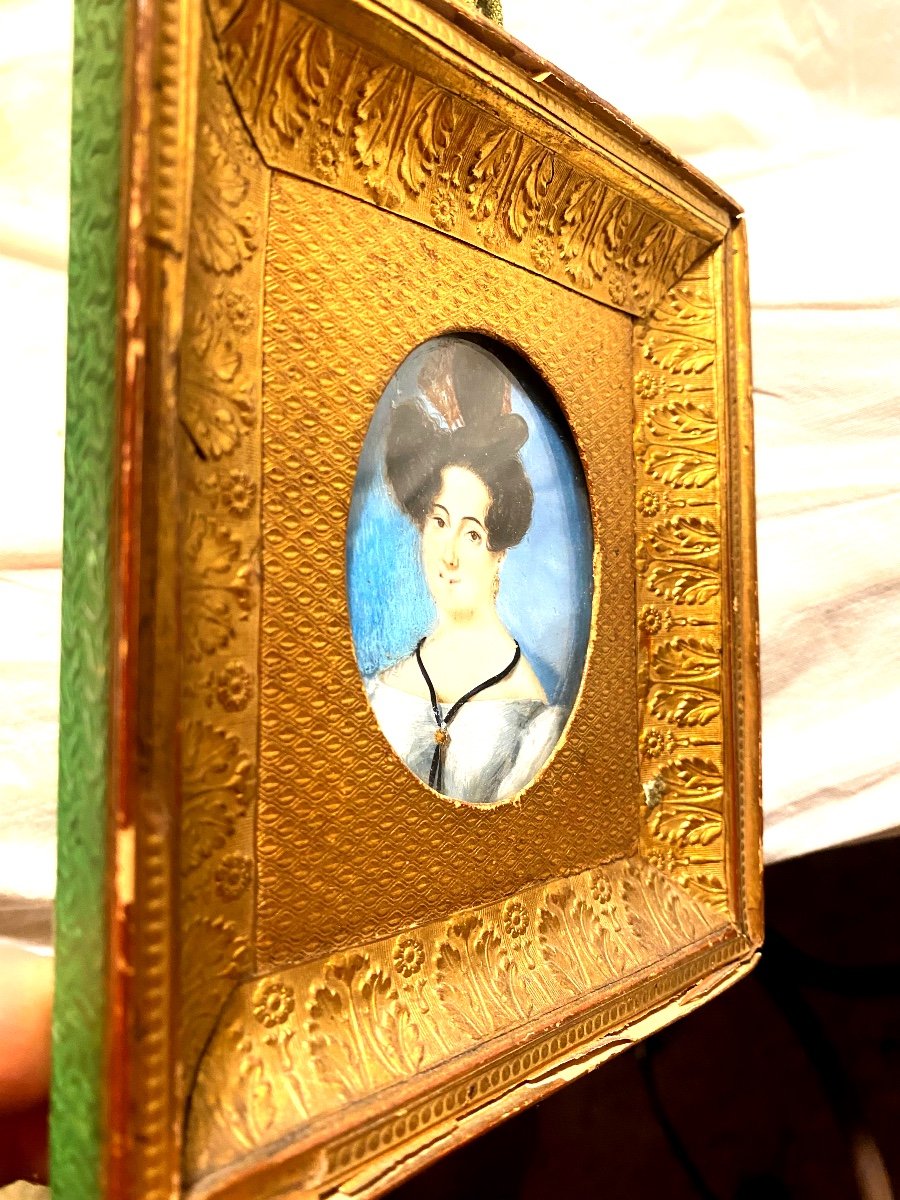 Miniature Portrait Of A "lady Of Quality" From The Restoration Period In Its Pretty Embossed Gilded Frame-photo-1