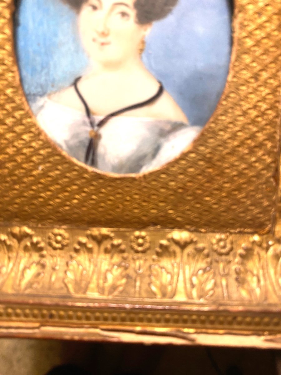 Miniature Portrait Of A "lady Of Quality" From The Restoration Period In Its Pretty Embossed Gilded Frame-photo-4