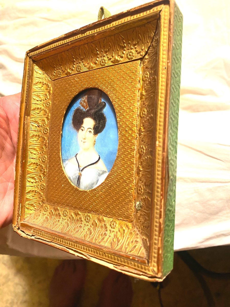 Miniature Portrait Of A "lady Of Quality" From The Restoration Period In Its Pretty Embossed Gilded Frame-photo-5