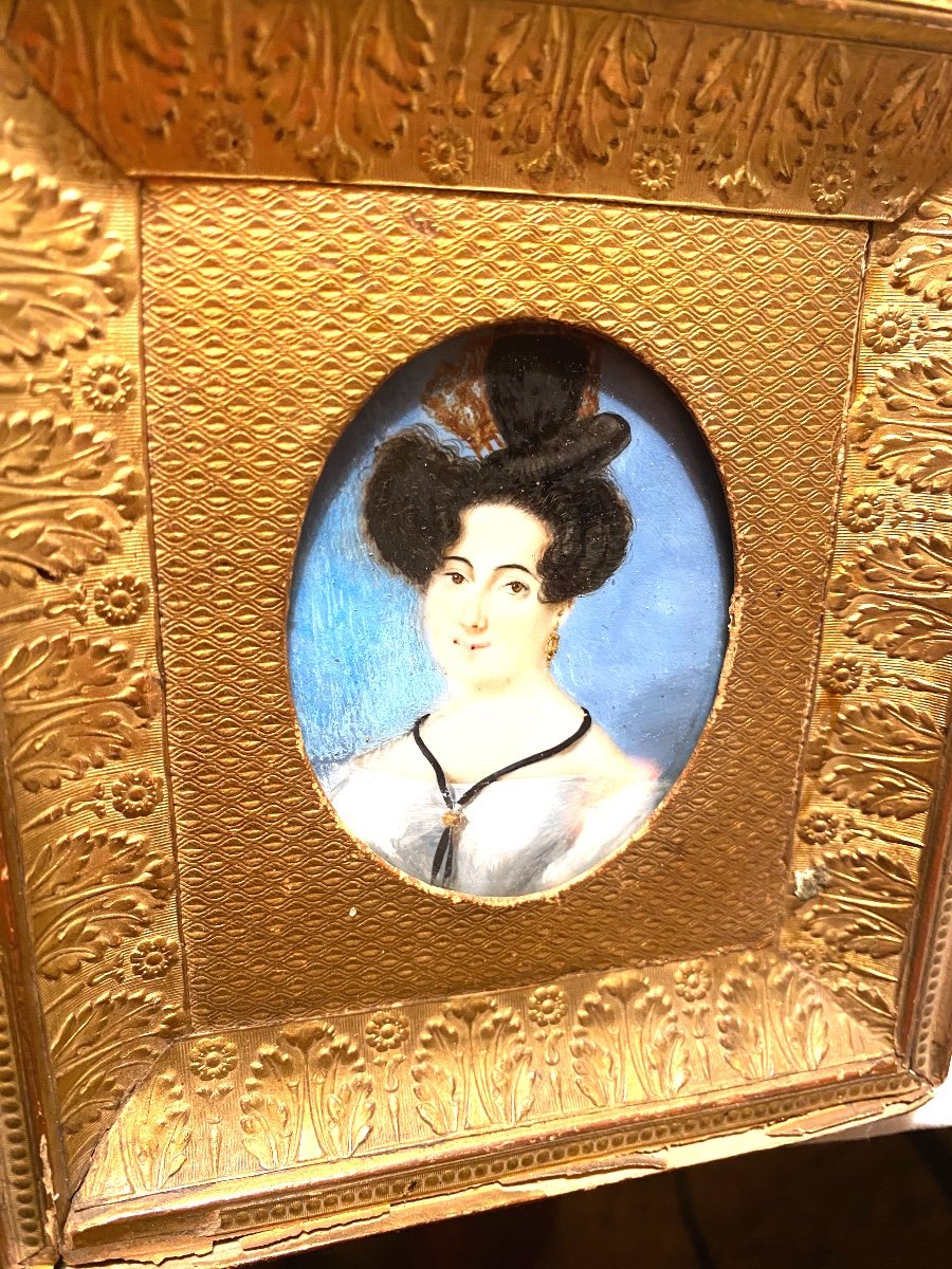 Miniature Portrait Of A "lady Of Quality" From The Restoration Period In Its Pretty Embossed Gilded Frame-photo-6