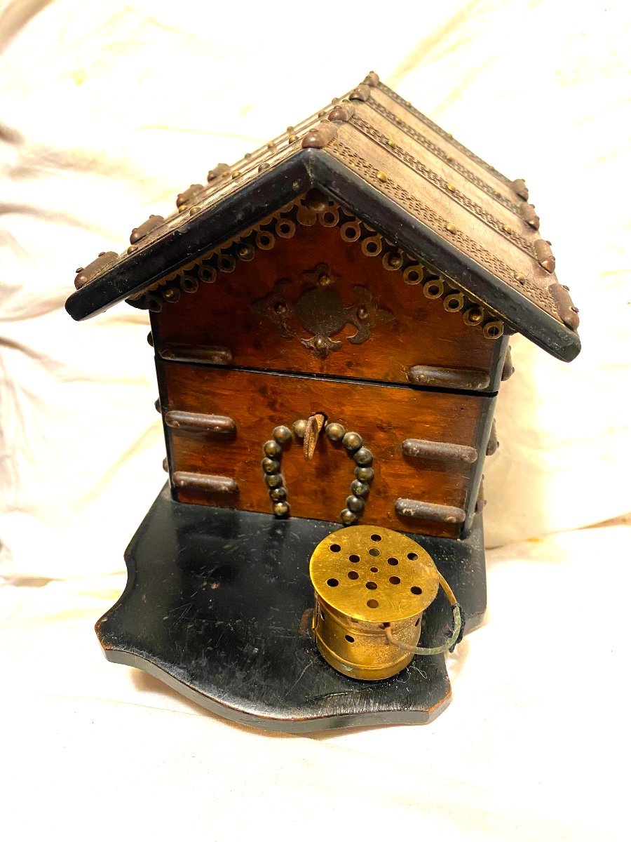 Romantic Beauty Box Filled With Two Silver Eyeshadow Boxes In The Shape Of A 19th Century Dog House