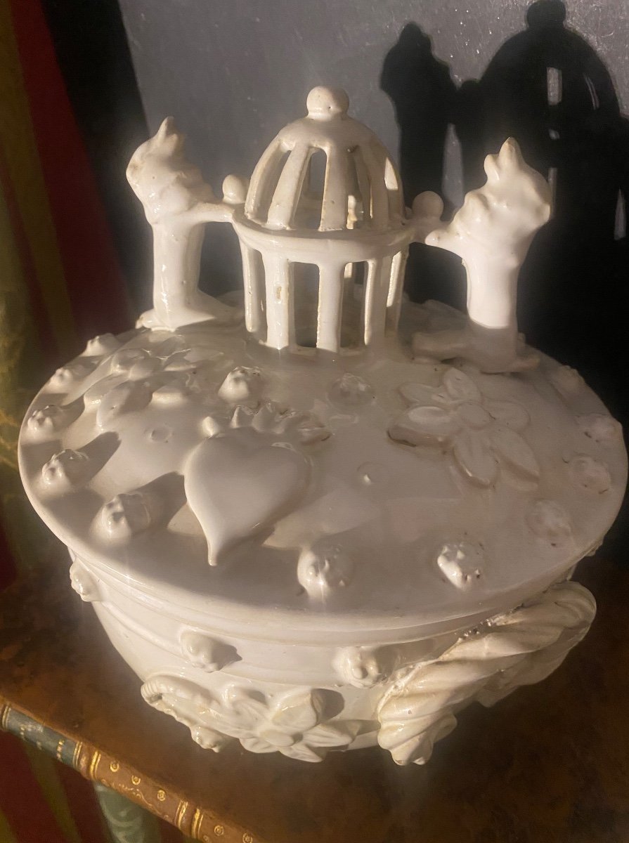 Beautiful White Glazed Earthenware Chimney Soup Tureen, With Two Lions In A Cage, Early 20th Century-photo-1