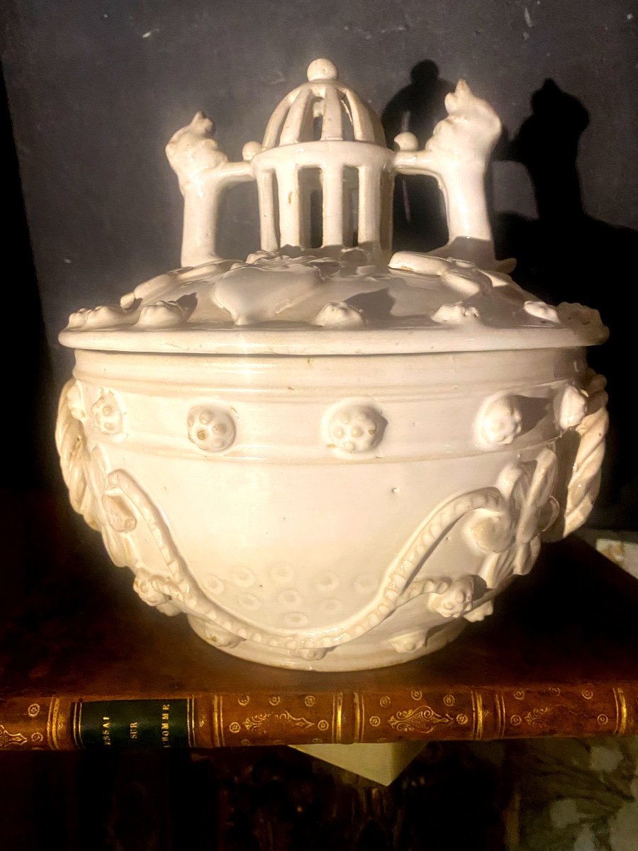 Beautiful White Glazed Earthenware Chimney Soup Tureen, With Two Lions In A Cage, Early 20th Century-photo-2