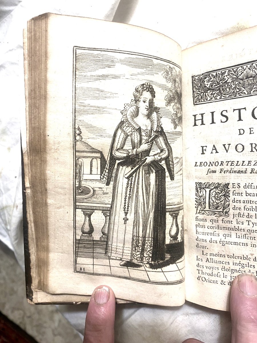 Beautiful Vol. In 12, Printed In Amsterdam In 1700: "history Of The Favorites.." Under Several Reigns-photo-1