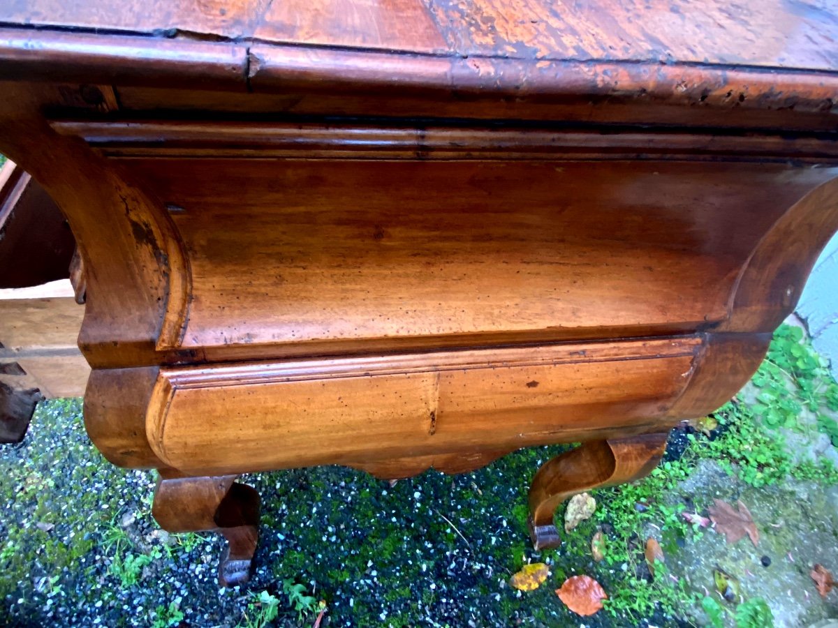 Grande Commode De Salon Sauteuse En Noyer d'époque Louis XV  Façade Mouvementée  En Noyer Blond-photo-6