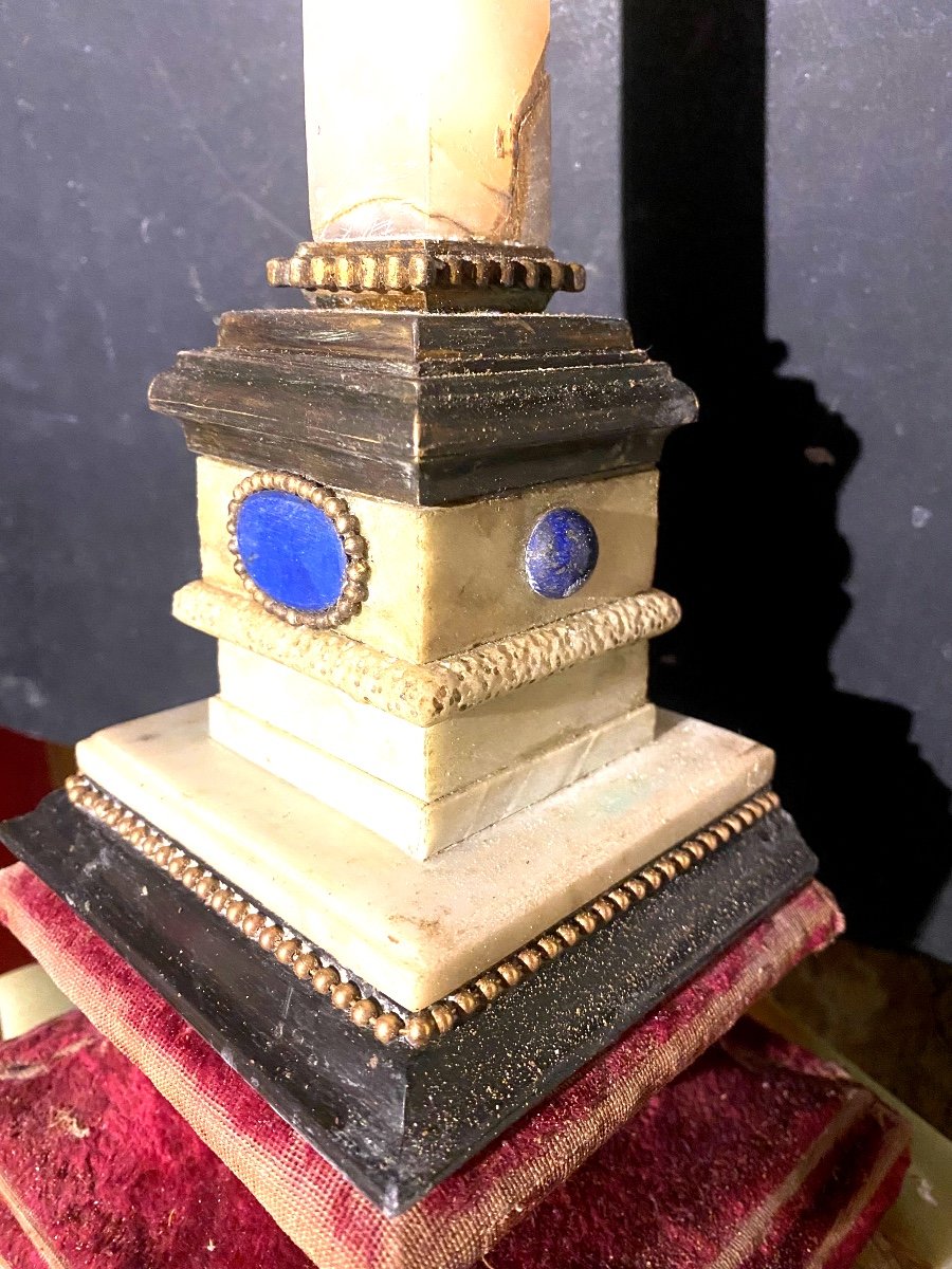 Beautiful Table Obelisk In Onyx, White And Black Carrara Marble, Bronze And Lapis Lazuli 19th Century-photo-7