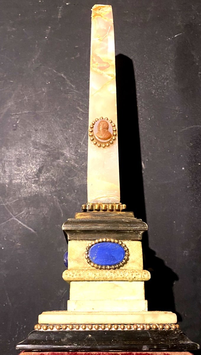 Beautiful Table Obelisk In Onyx, White And Black Carrara Marble, Bronze And Lapis Lazuli 19th Century-photo-8