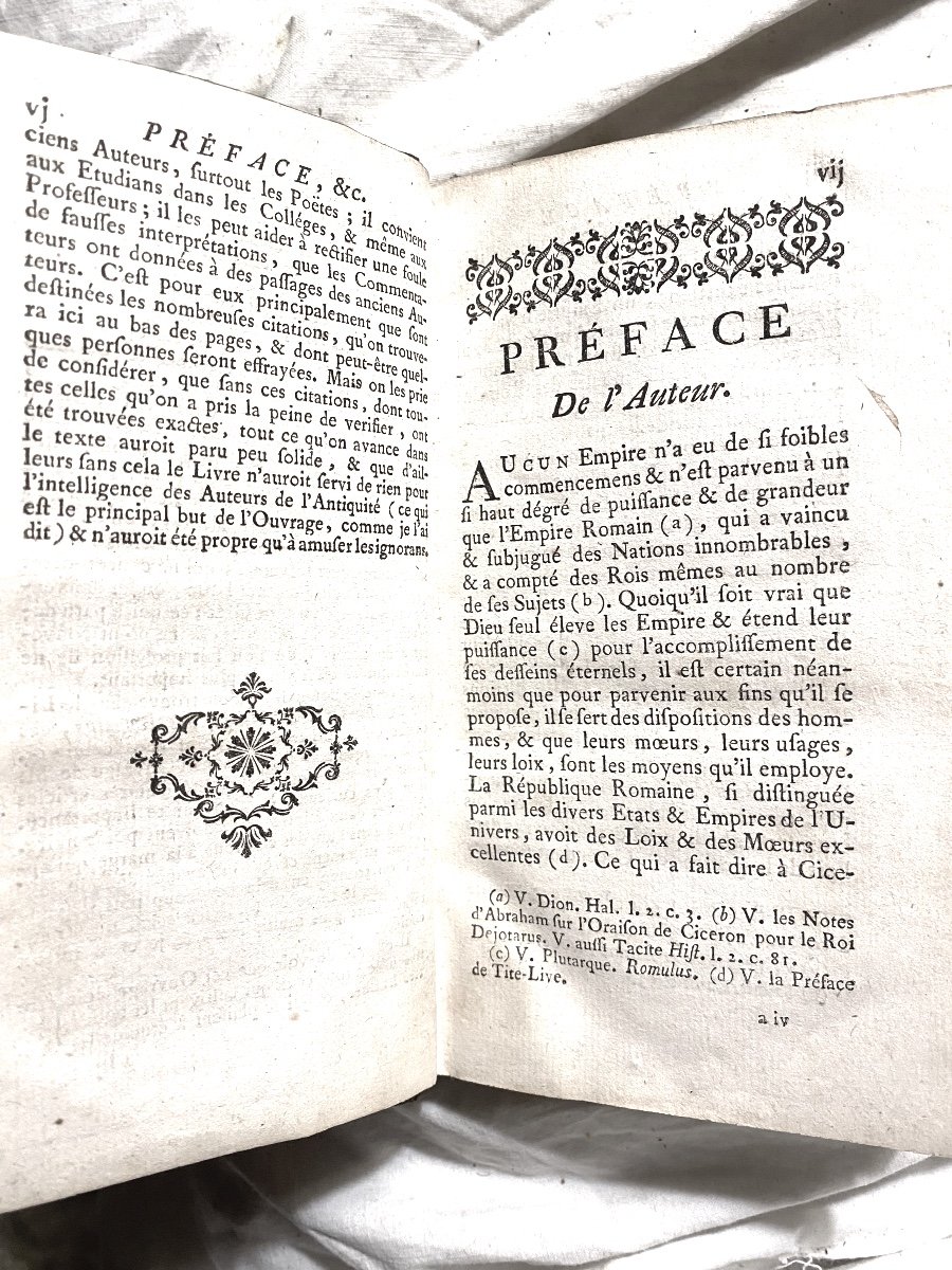 Very Famous Work Of The Historian Nieuport In Its Binding "with Arms" Customs Of The Romans..-photo-4