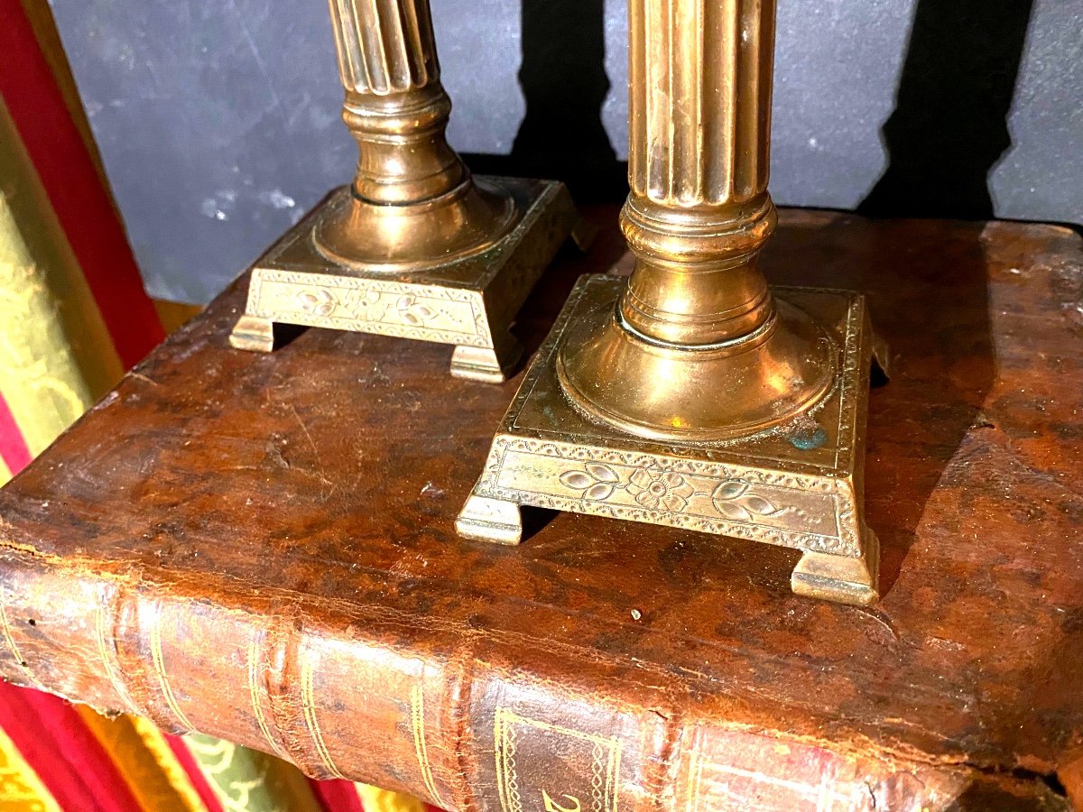 Beautiful Pair Of Bronze Candlesticks From The Late 18th Century With A "corinthian Column" From The Louis XVI Period -photo-3