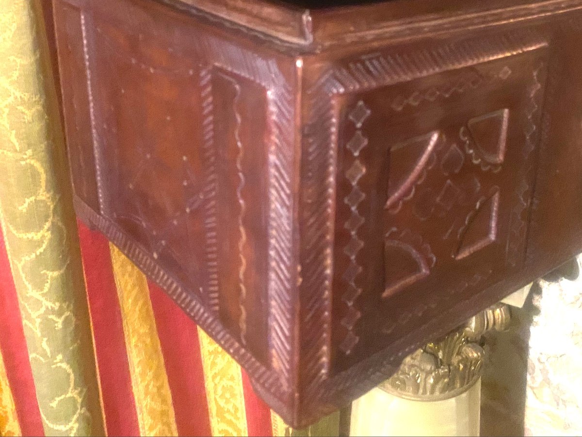 Beautiful Domed Chest Of Tuareg Craftsmanship In Wood Covered In Patinated Fawn Leather And Decorated With Rich Motifs-photo-7