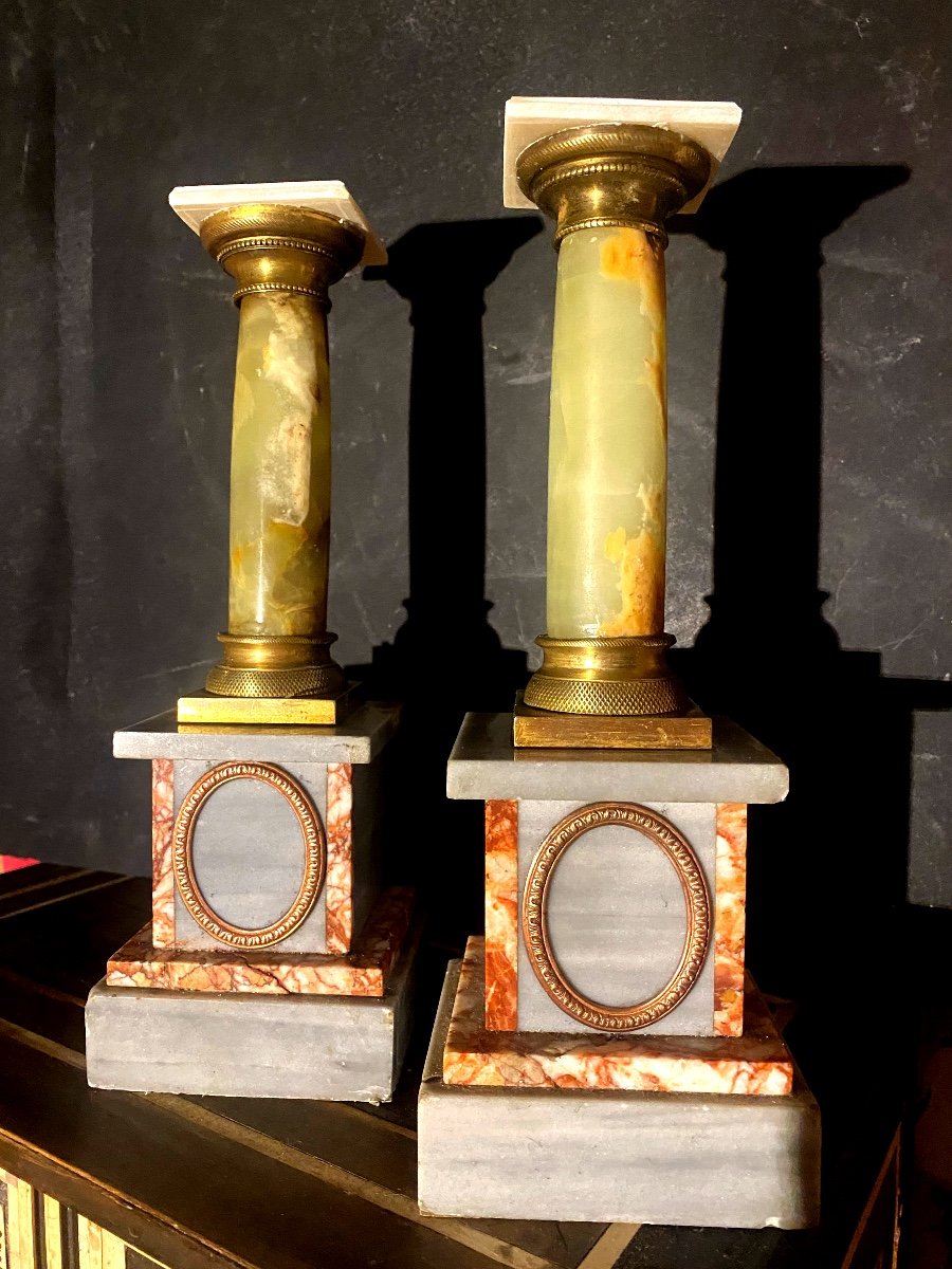 Pair Of Neo-classical Desk Columns In Bronze Marble And Soft Green Onyx From The 19th Century