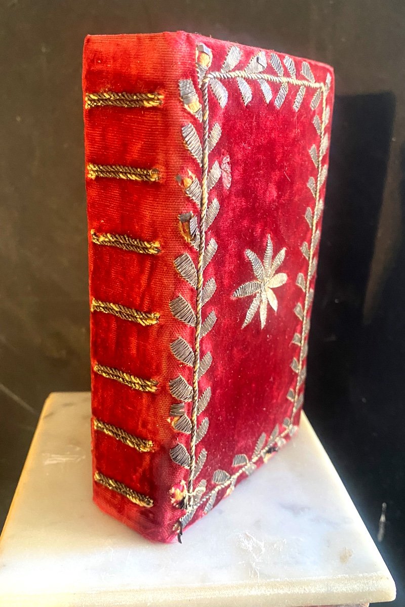 Rare Book Embroidered With Silver Thread In 16 Format From 1813 In Lisbon And Chiseled Gilded Illustrated-photo-2