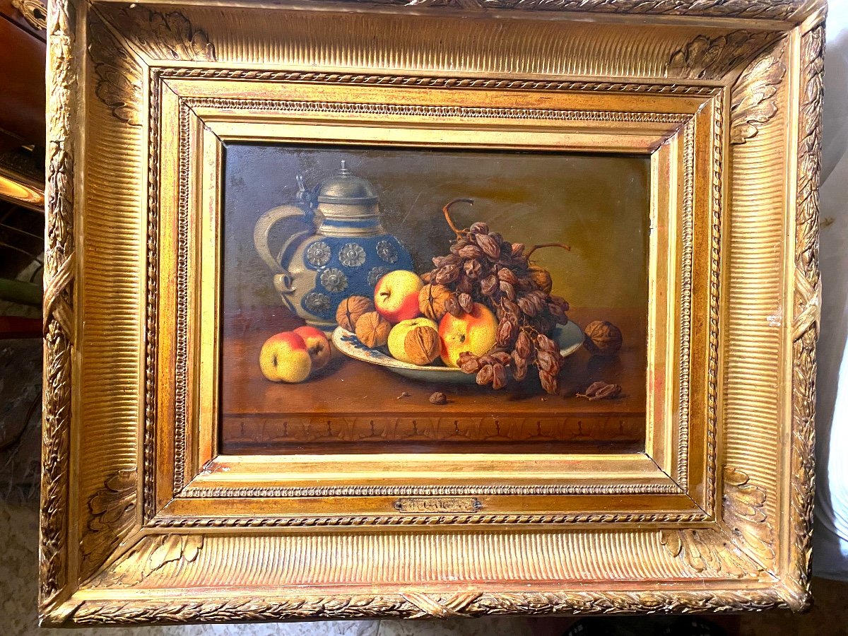 Nature Morte Aux Fruits Et Pichet De Grès Signée J. Caron Délicate Huile Sur Bois Encadrée 19èm