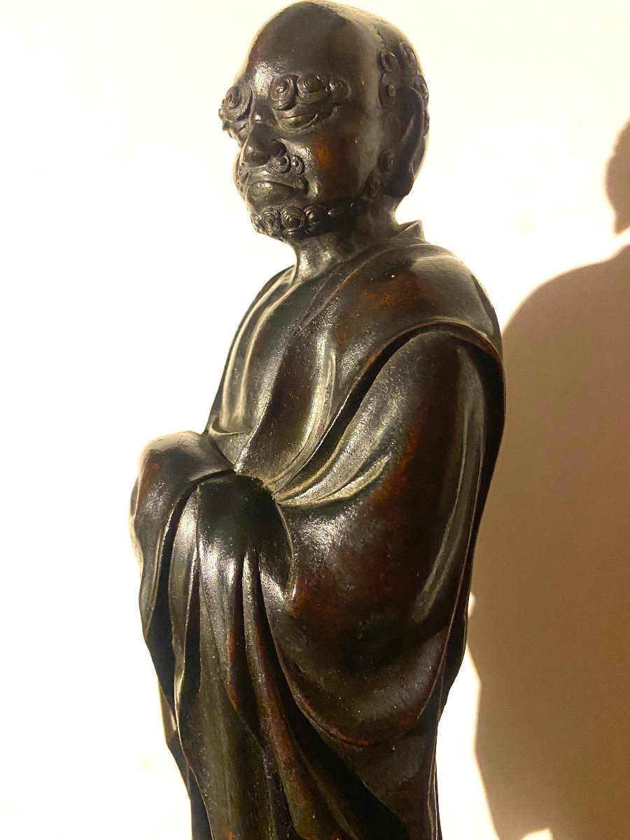 Rare Bronze "le Bodhidharma" Début 18ème Chinois Debout Enveloppé Dans Son Habit De Moine-photo-2