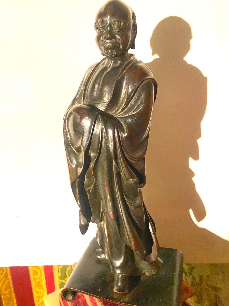 Rare Bronze "le Bodhidharma" Début 18ème Chinois Debout Enveloppé Dans Son Habit De Moine-photo-3