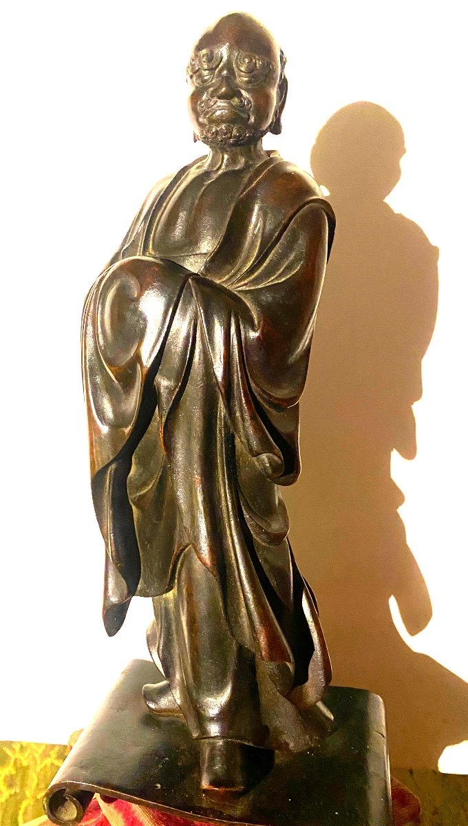 Rare Bronze "le Bodhidharma" Début 18ème Chinois Debout Enveloppé Dans Son Habit De Moine-photo-4