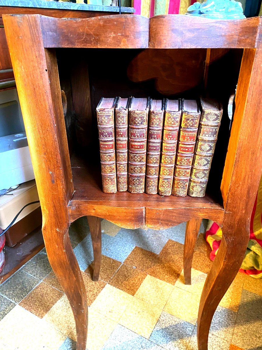 Table à Encas Style Louis XV Chantournée En Noyer , Pieds Cambré, Niche Ajourée , Plateau Bordé-photo-4