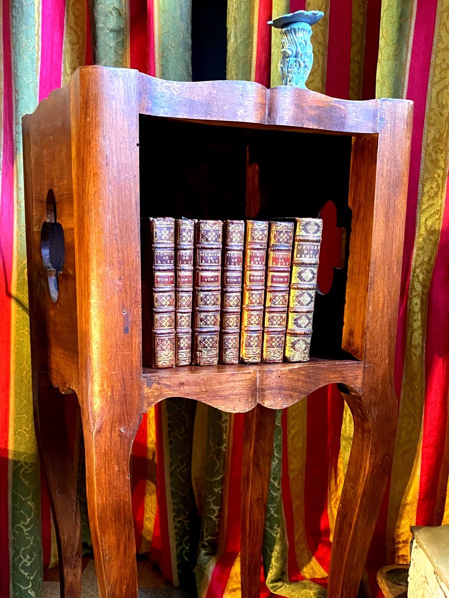 Table à Encas Style Louis XV Chantournée En Noyer , Pieds Cambré, Niche Ajourée , Plateau Bordé-photo-6