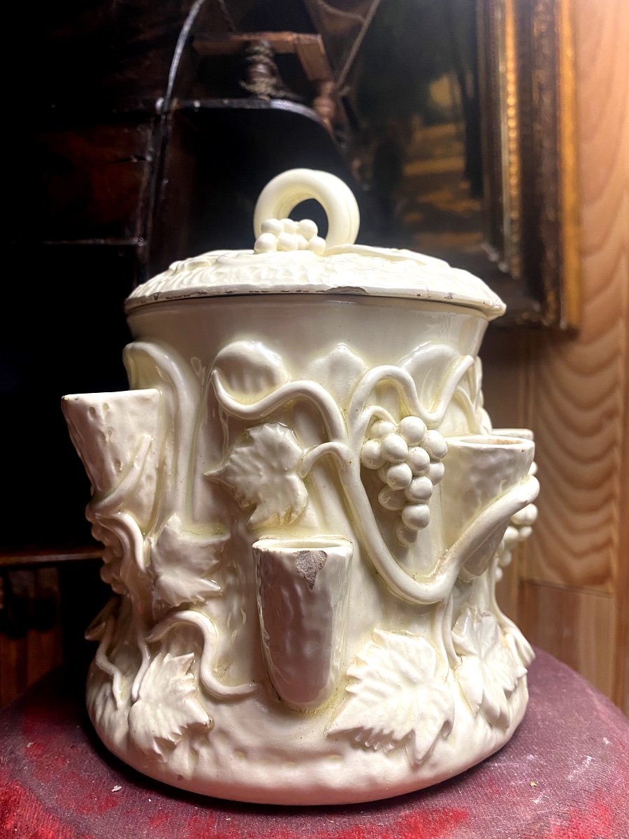 Beautiful Tobacco Pot Pipe Holder In White Langeais Earthenware, 19th Century, With Vine Vine Motif