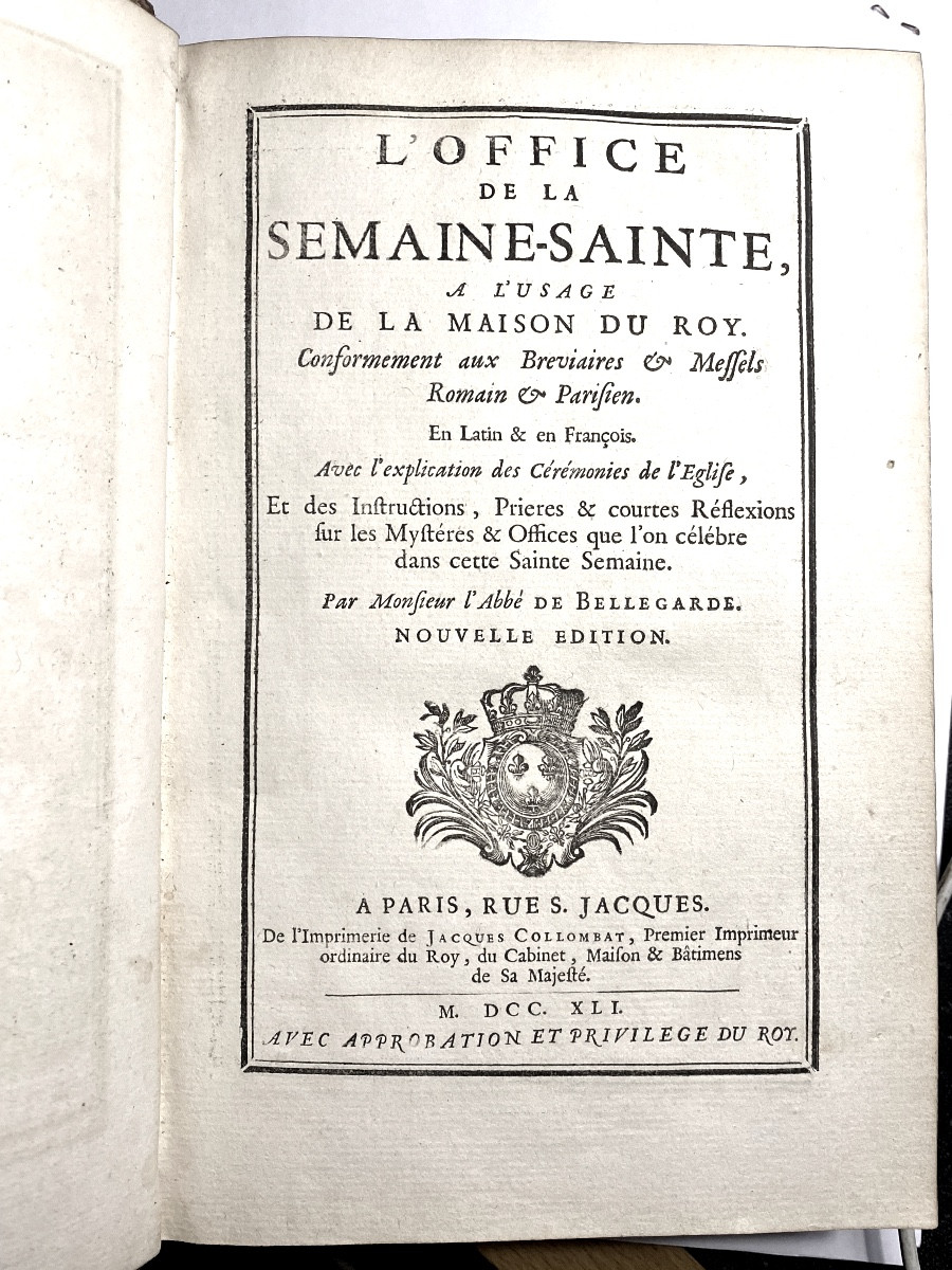 Rare Reliure Grand In8, ép. XVIIIèm, Plats à La Fanfare En Maroquin Rouge Aux Armes De Louis XV-photo-1