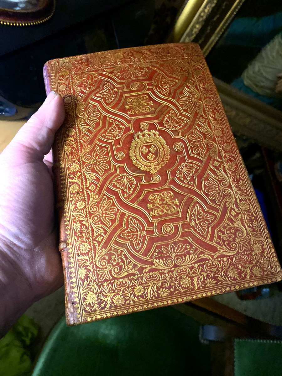 Rare Large In8 Binding, 18th Century, Red Morocco Brass Band Covers With The Arms Of Louis XV-photo-2