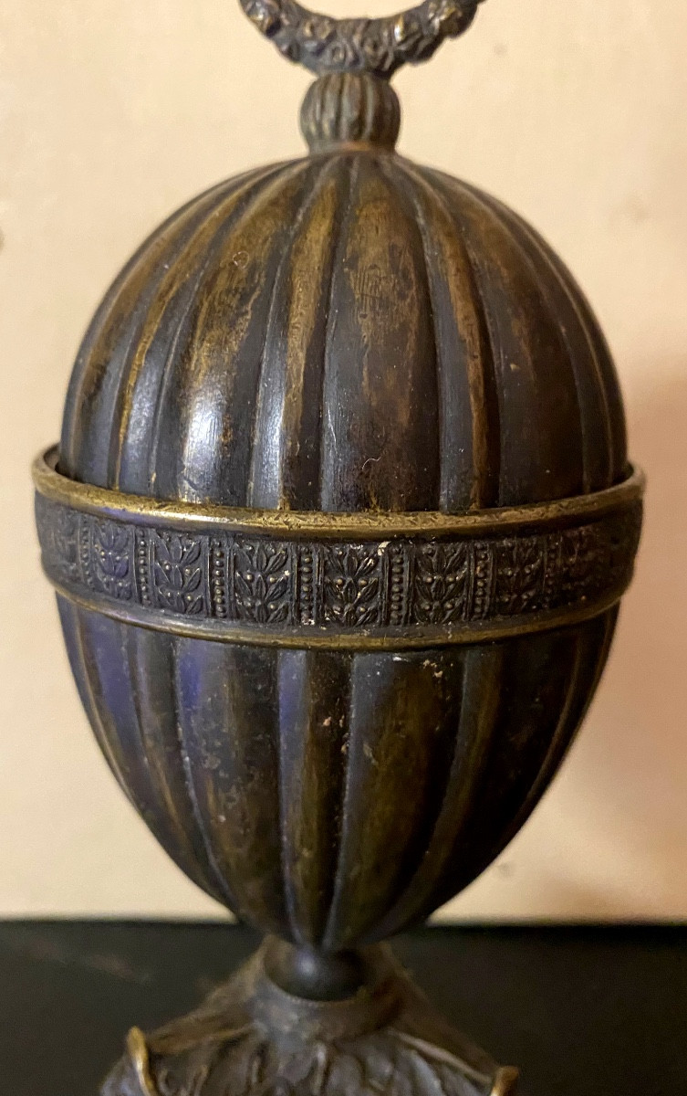 Beautiful Table Bell "egg On Tripod Base" From The Charles X Period, Finely Chiseled And Patinated Bronze-photo-2