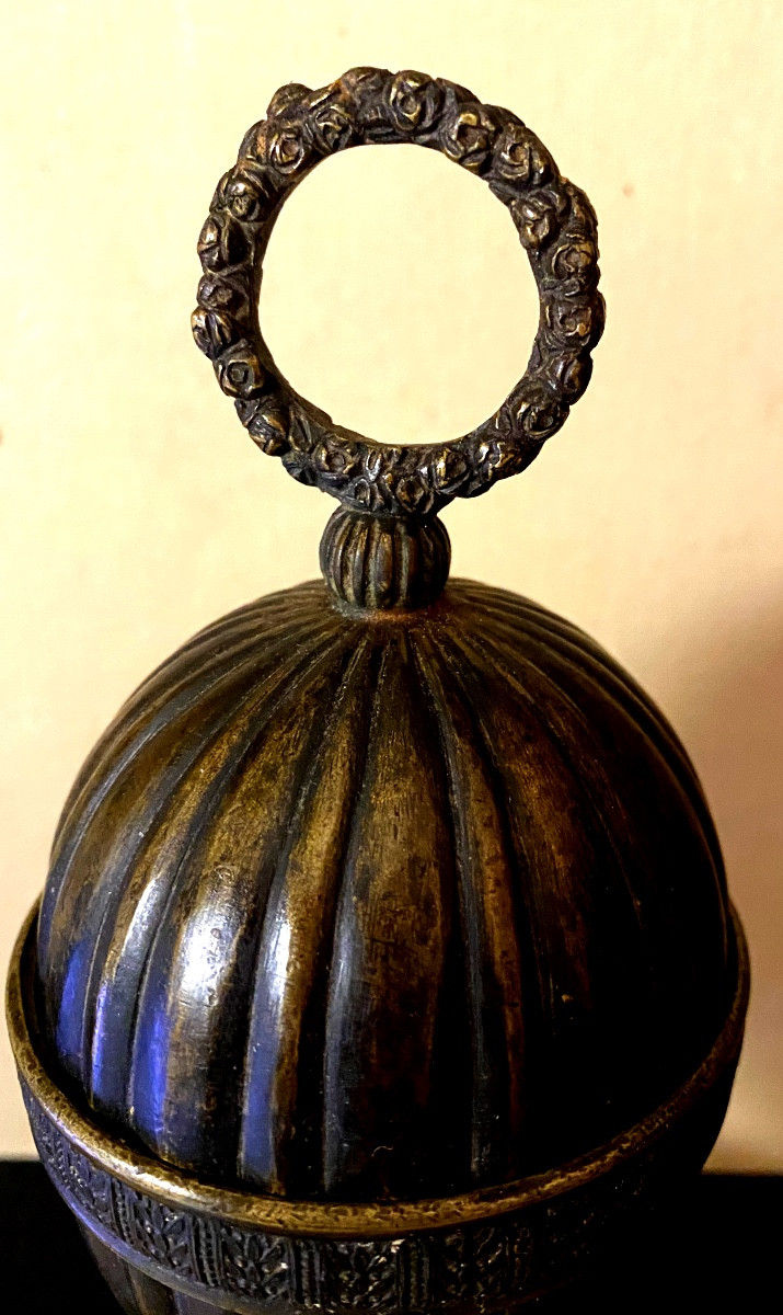 Beautiful Table Bell "egg On Tripod Base" From The Charles X Period, Finely Chiseled And Patinated Bronze-photo-4