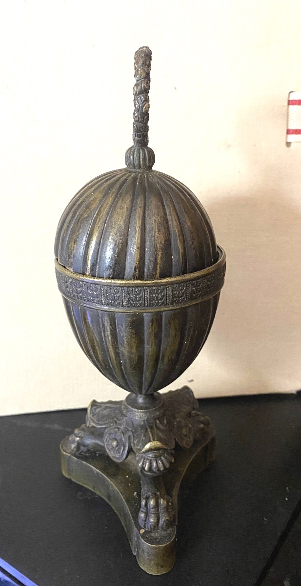 Beautiful Table Bell "egg On Tripod Base" From The Charles X Period, Finely Chiseled And Patinated Bronze-photo-2