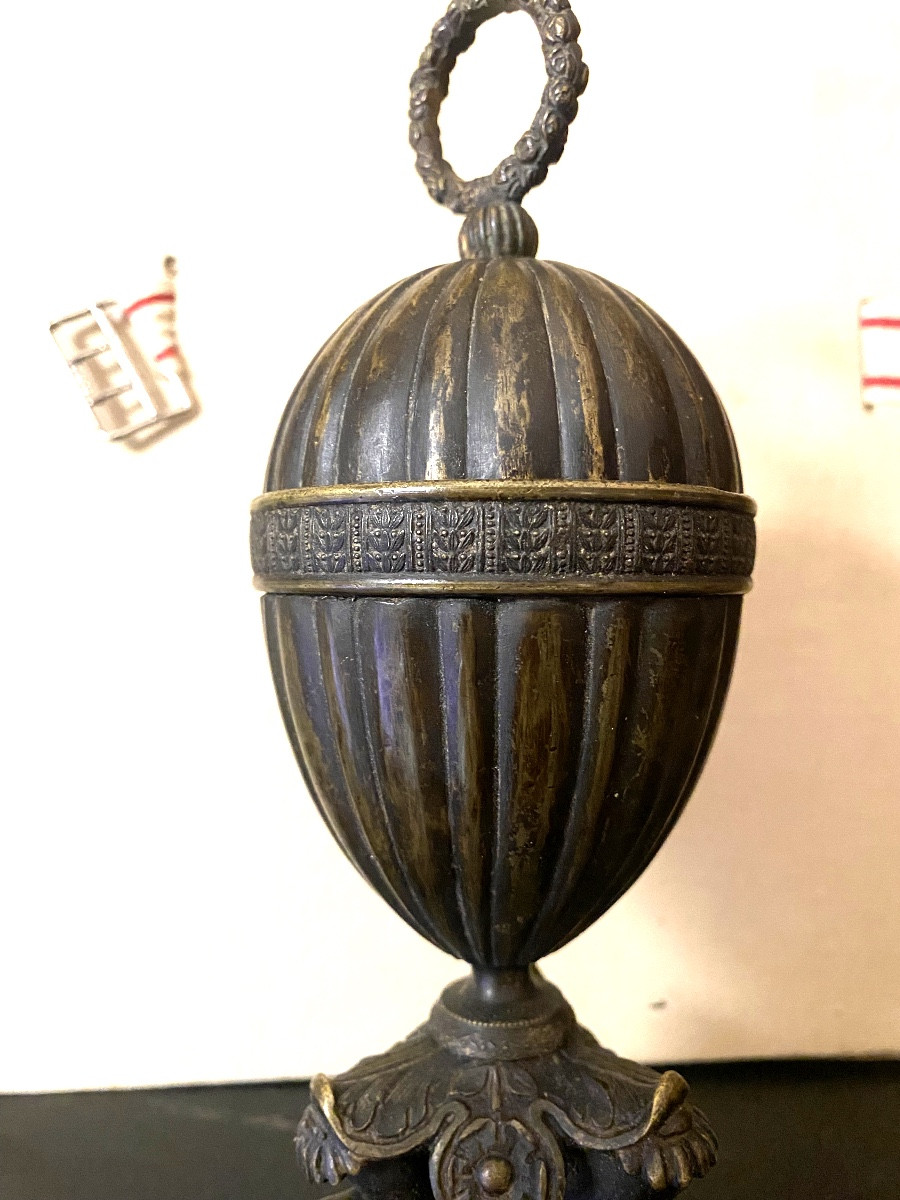 Beautiful Table Bell "egg On Tripod Base" From The Charles X Period, Finely Chiseled And Patinated Bronze-photo-4