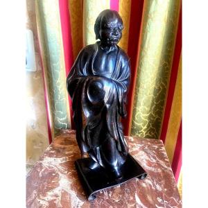 Very Beautiful Full Chinese Bronze With The Image Of A Standing Sage Wrapped In His Large Hanpu 18th