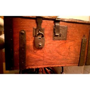 Rare And Beautiful 18th Century Changer's Chest, In Walnut With Beautiful Fittings And Its Padlock