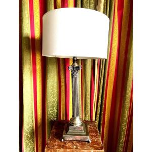  Belle Grande Lampe De Salon En Cuivre Repoussé Et Bronze Argenté En Colonne Corinthienne 19ème