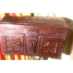 Beautiful Domed Chest Of Tuareg Craftsmanship In Wood Covered In Patinated Fawn Leather And Decorated With Rich Motifs