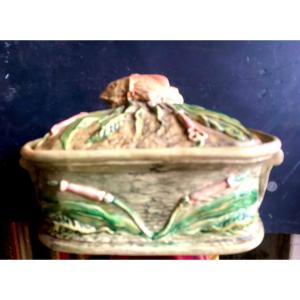 Rare Beautiful Fish Terrine Manufacture De Malicorne 19th Century, With Richly Ornamented Red Mullet