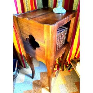 Table à Encas Style Louis XV Chantournée En Noyer , Pieds Cambré, Niche Ajourée , Plateau Bordé