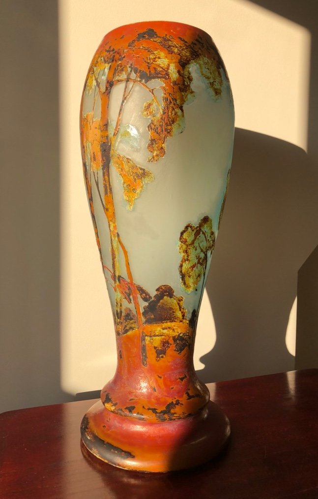 Rare Vase Muller utilisant la technique de la fluogravure à décor de bouleaux 