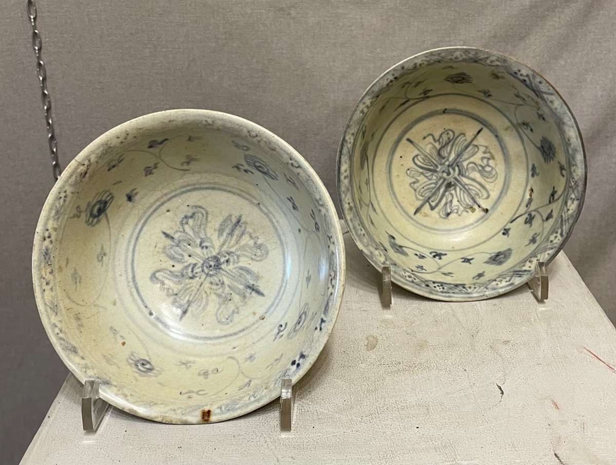 Pair Of Porcelain Bowls China Ming Dynasty