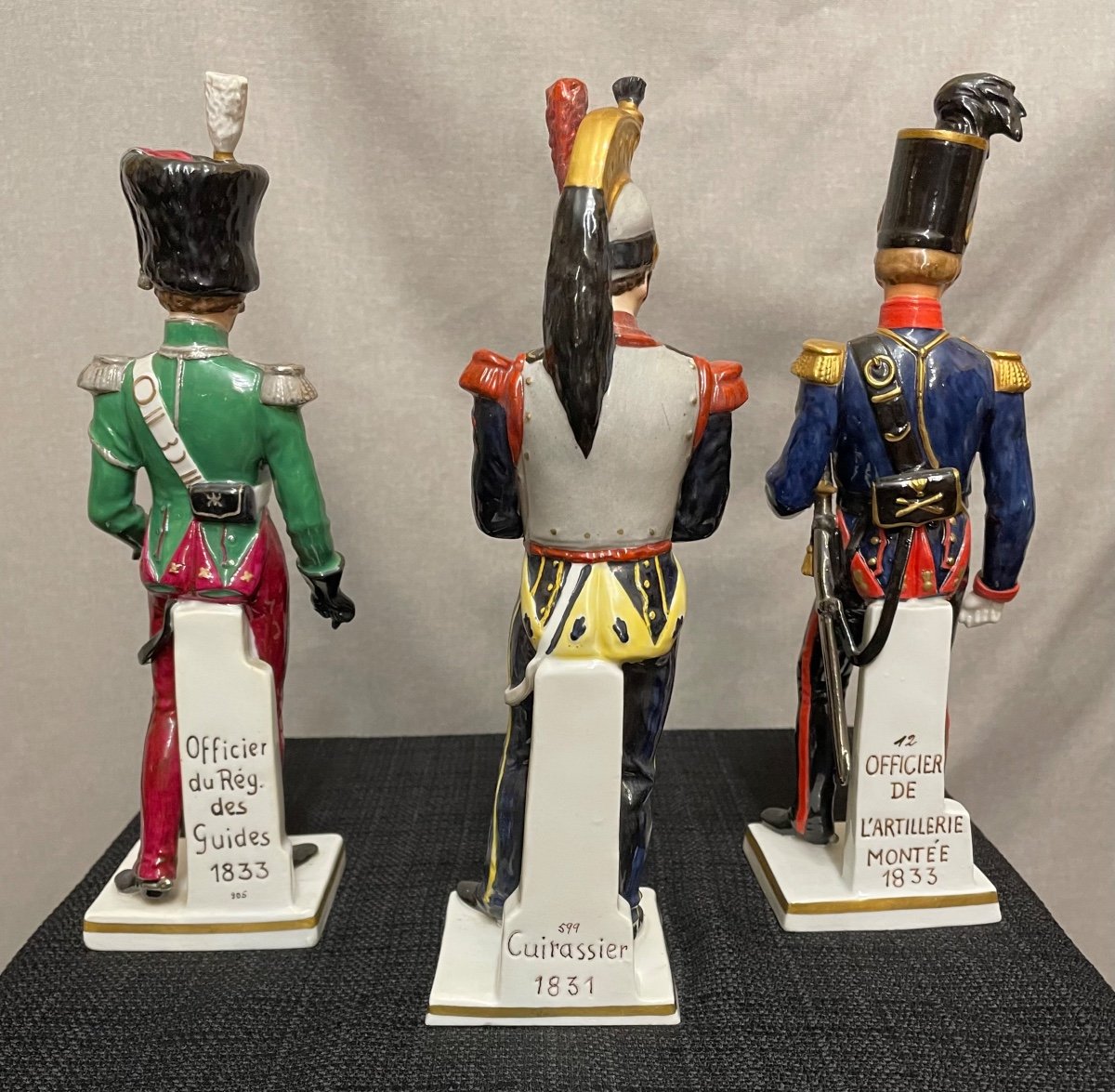 Three Porcelain Officers, Saxon Manufacture, 20th Century-photo-3