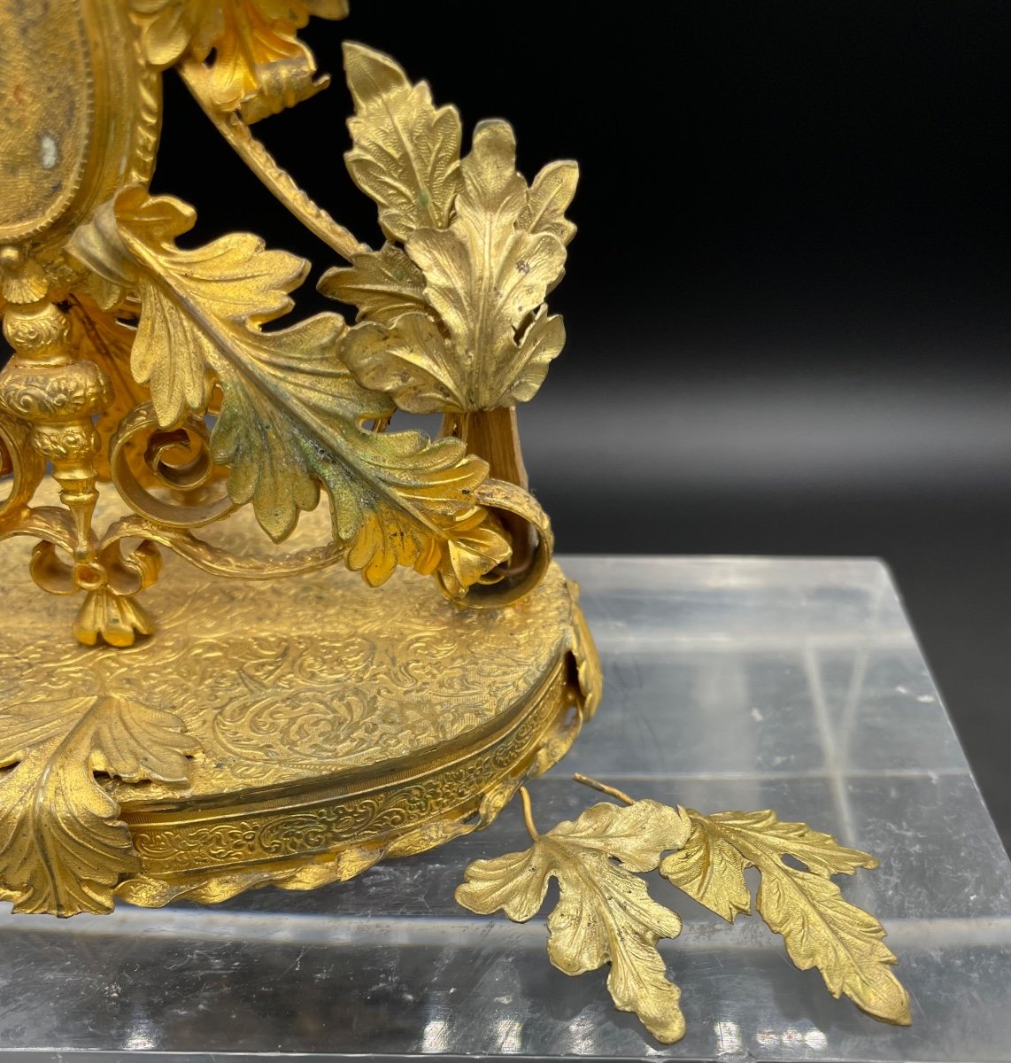 19th Century Gold Leaf Relic Holder-photo-3