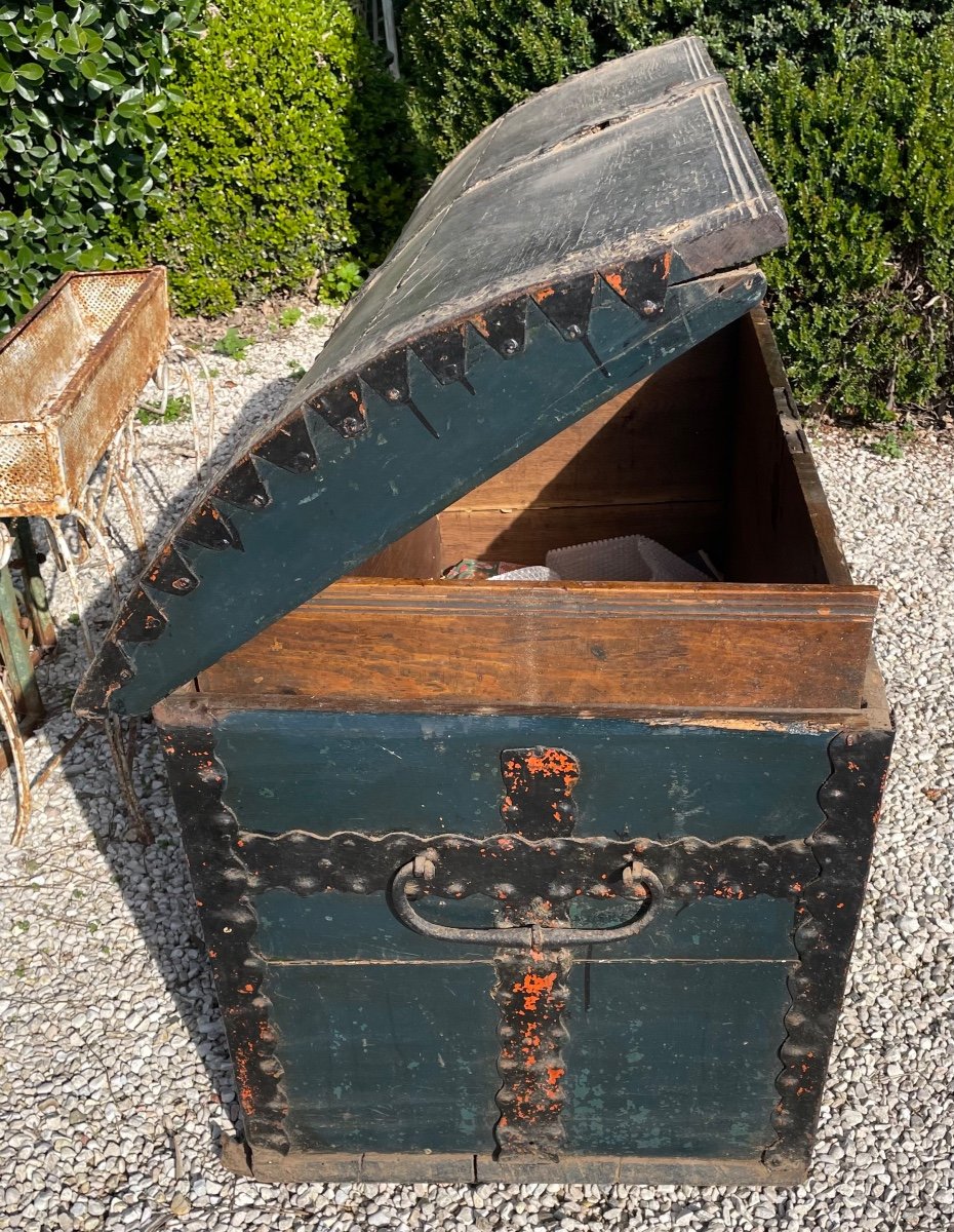 17th Century Flemish Painted Chest-photo-5