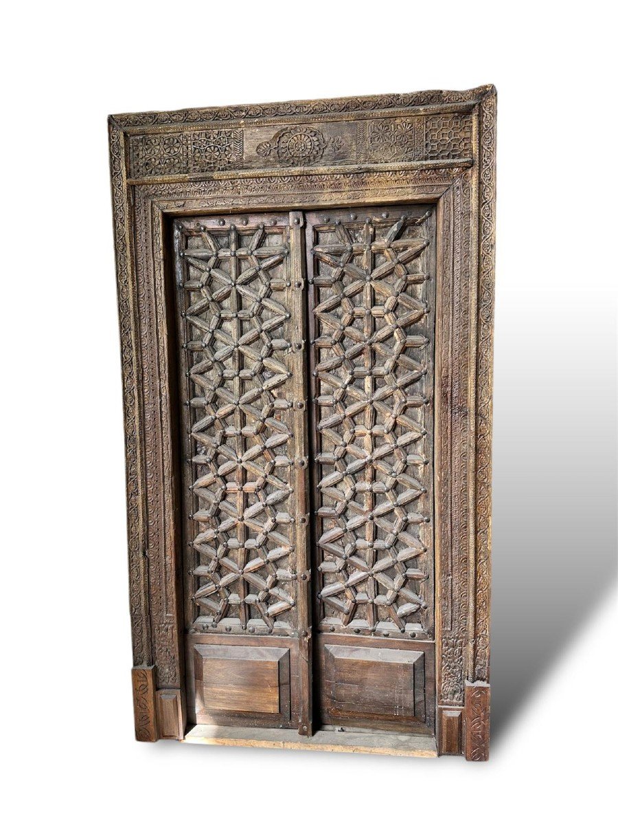 XVIII Century, Ancient Finely Carved Wooden Door-photo-2