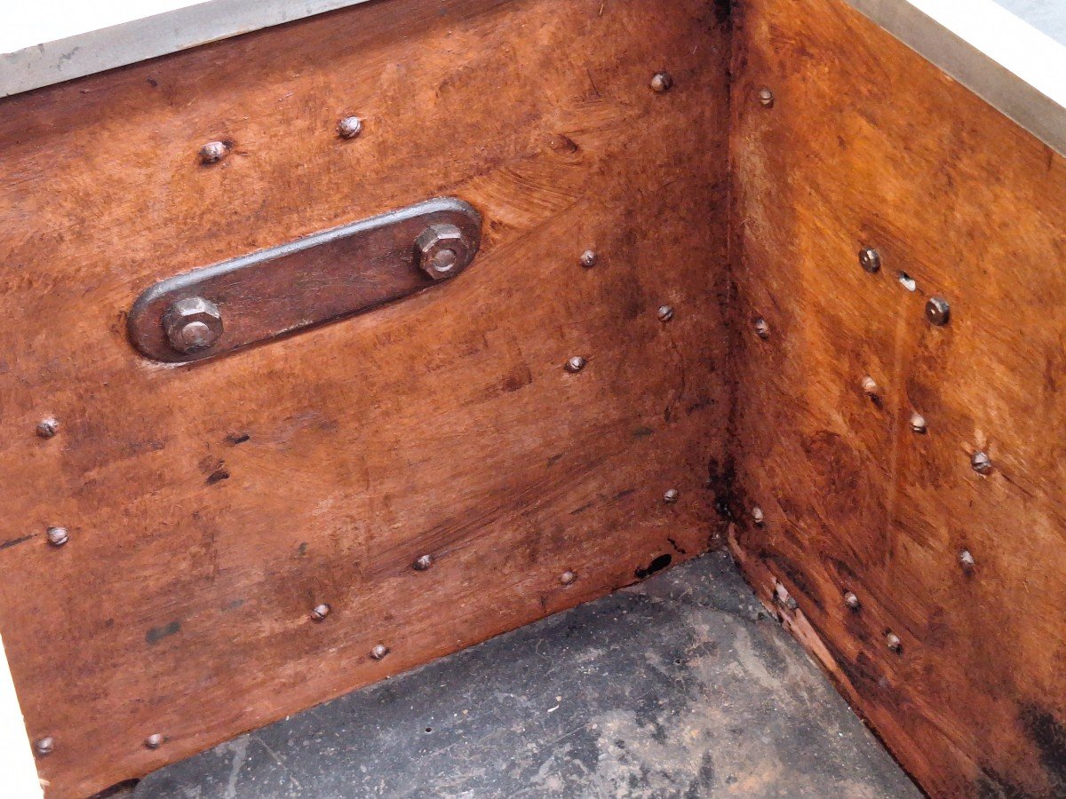 Exceptional Quality Iron Chest.-photo-8