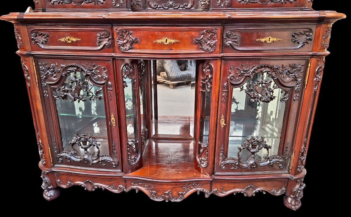 A Beautiful Louis XV Style Mahogany Display Cabinet.-photo-3