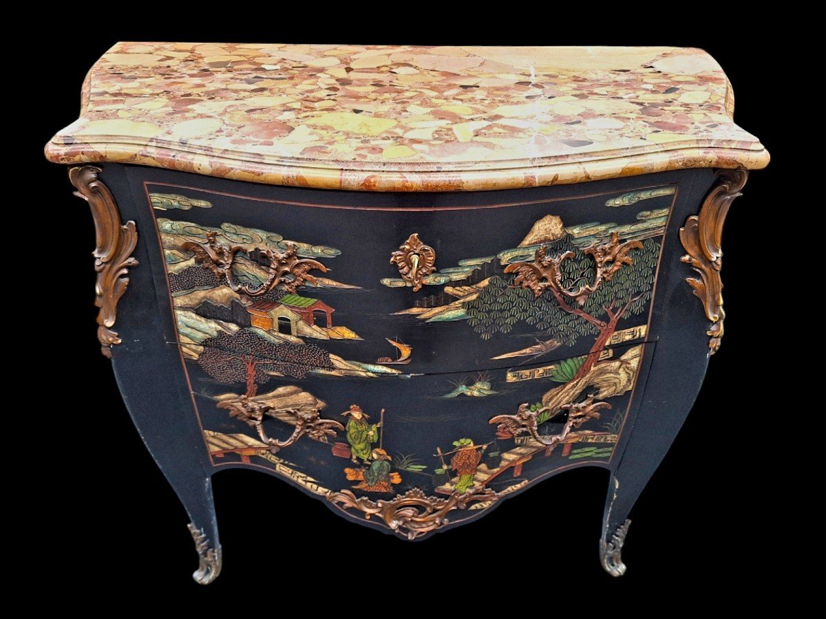 Commode De Style Louis XV En Laque De Chine